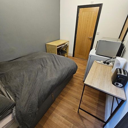 Double En Suit Room In Levenshulme Manchester Exterior foto